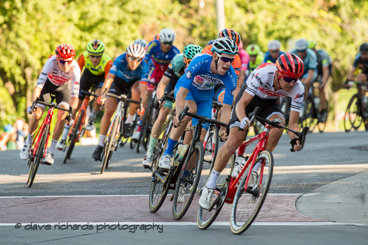 The peloton pushes hard through the corner onto South Temple Street. Stage 4 - Salt Lake City Circuit Race, 2019 LHM Tour of Utah (Photo by Dave Richards, daverphoto.com)